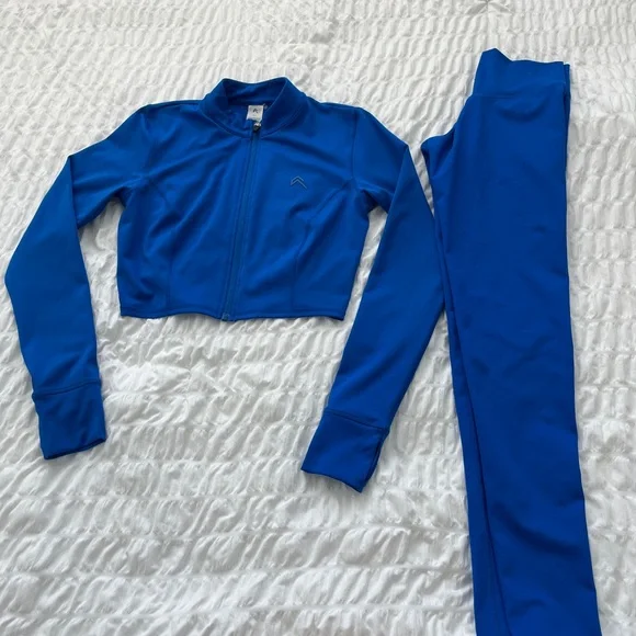 Oneractive Timeless Crop Jacket with high waisted leggings - Picture 3 of 10